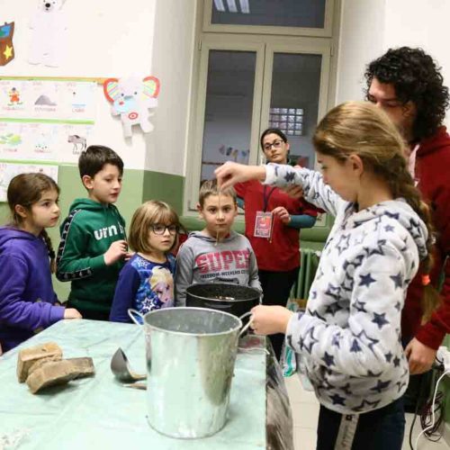 Laboratorio di candele profumate a scuola