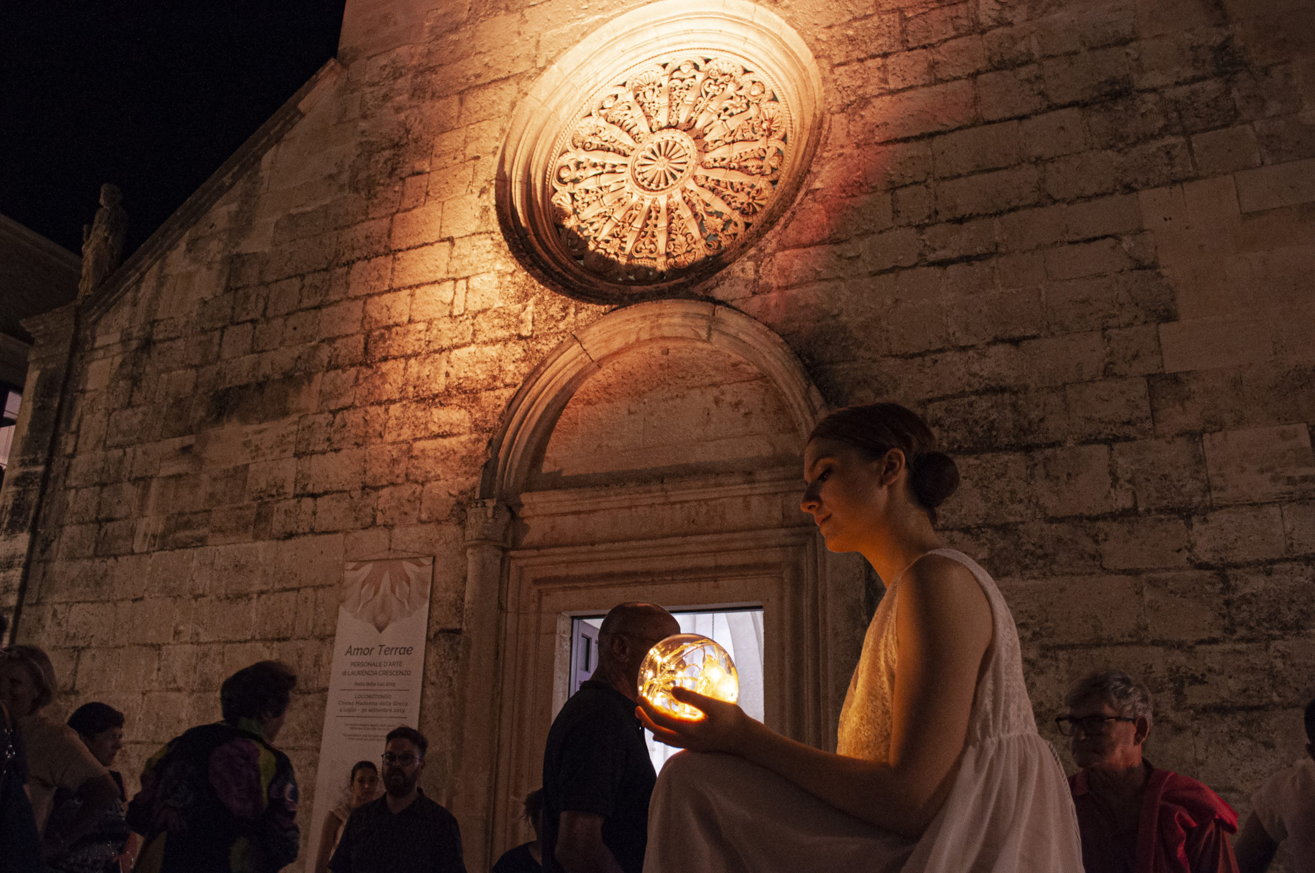 Amor Terrae Festa delle Luci 2019 euforica personale d'arte Laurenzia Crescenzo
