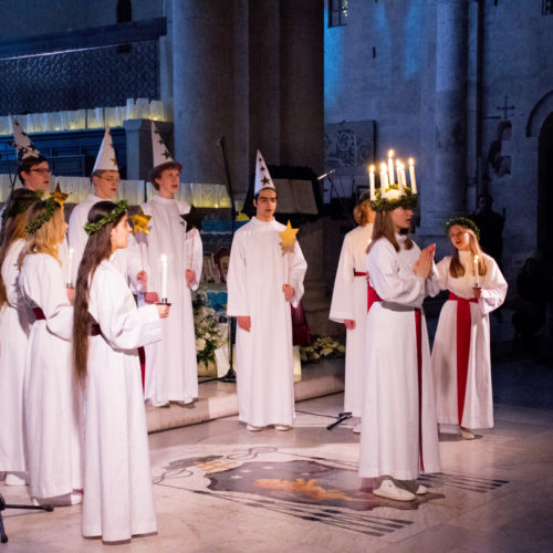 coro svedese Santa Lucia Cattedrale Bari